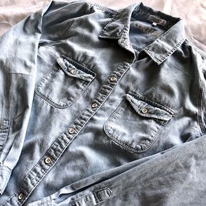 Light Wash Denim Button Down • L • Cotton On